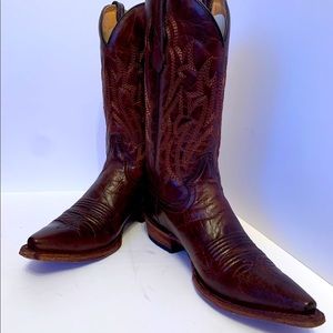 Circle G Men’s Cowboy boots.